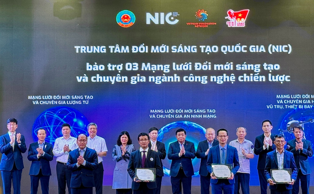 Ra mắt 3 mạng lưới công nghệ lượng tử, an ninh mạng và UAV Việt Nam