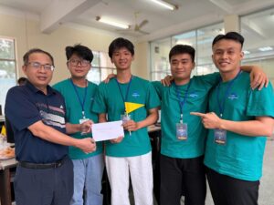 Đội Aw4k3n đã giành giải First solve bài Forensic