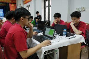 Các đội thi nỗ lực chinh phục thử thách 