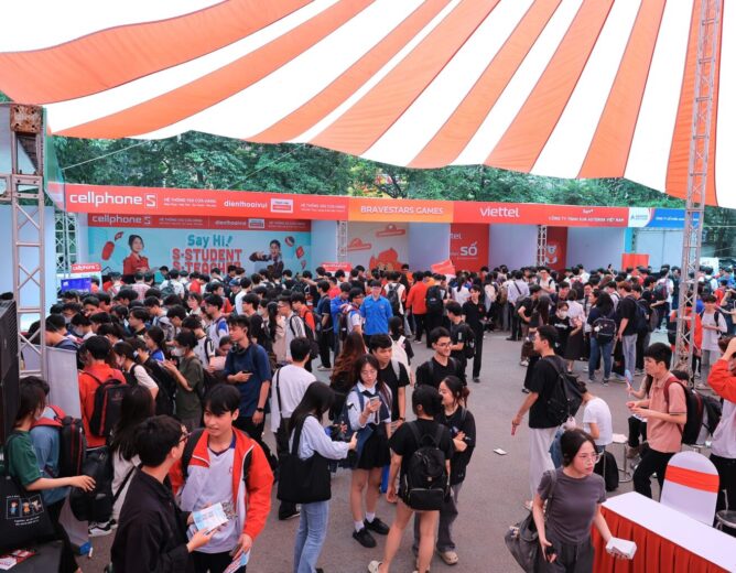 Thousands of Academy students attending PTIT Job Fair 2025