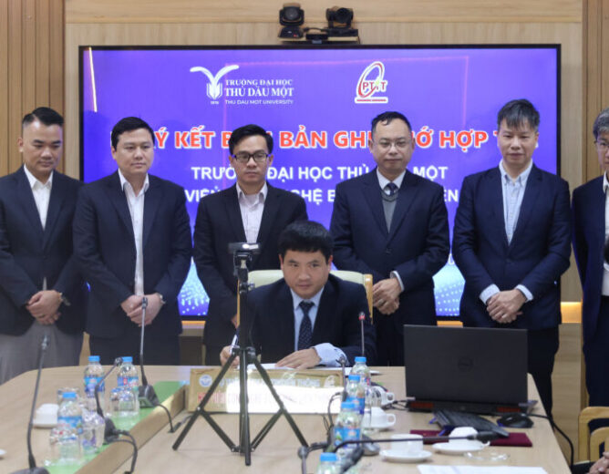 Posts and Telecommunications Technology Academy and Thu Dau Mot University sign strategic cooperation agreement