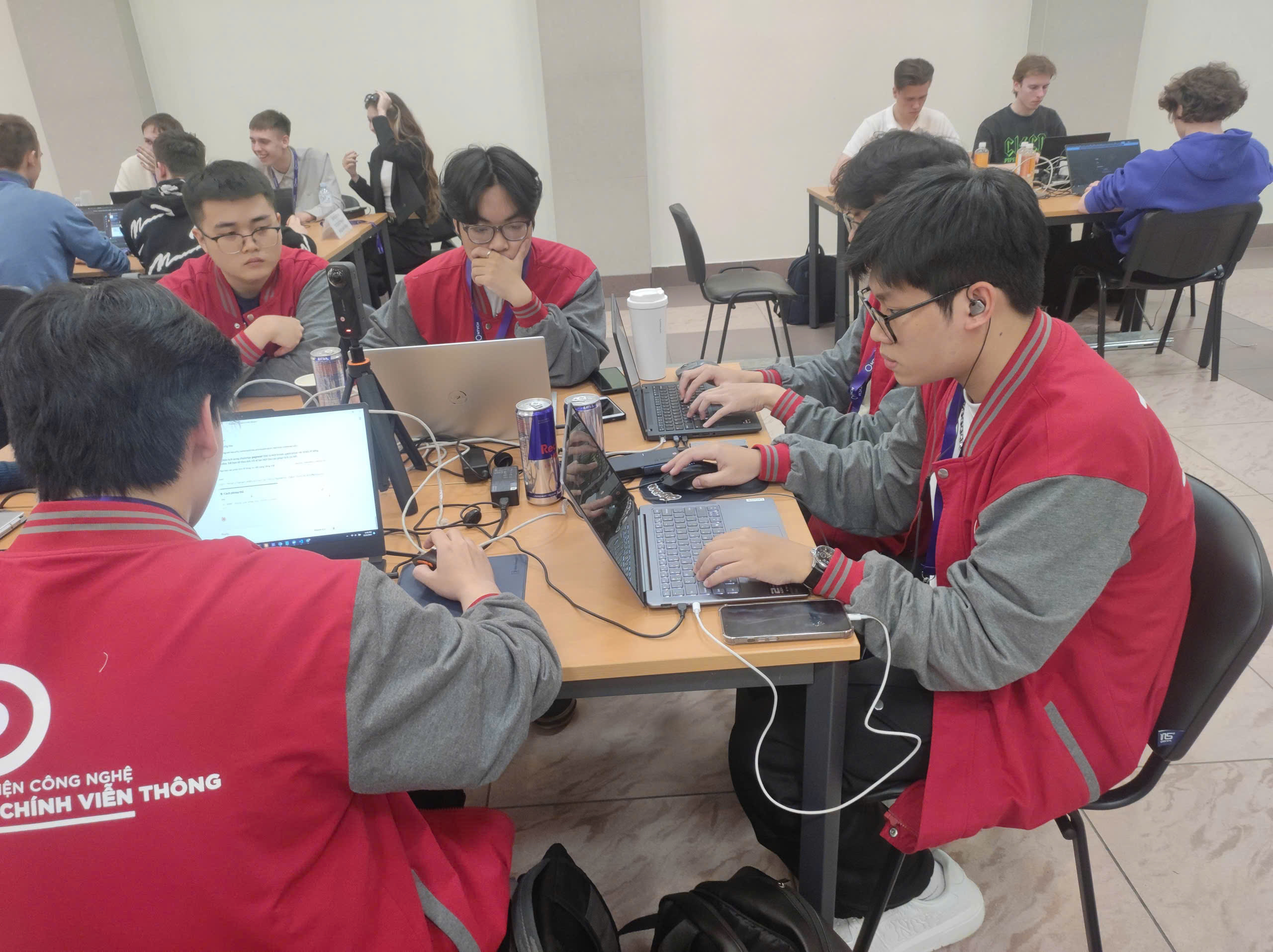 ATTT.PTIT GIÀNH CHỨC VÔ ĐỊCH HẠNG MỤC TẤN CÔNG – PHÒNG THỦ NGAY TẠI NGA!