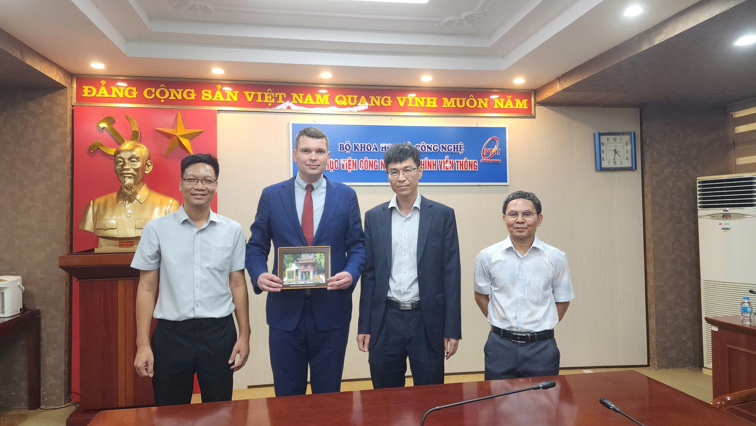 Khoa An toàn thông tin làm việc với Trường Đại học Viễn thông Saint Petersburg (SPbSUT), Liên bang Nga, thúc đẩy hợp tác trong đào tạo và nghiên cứu
